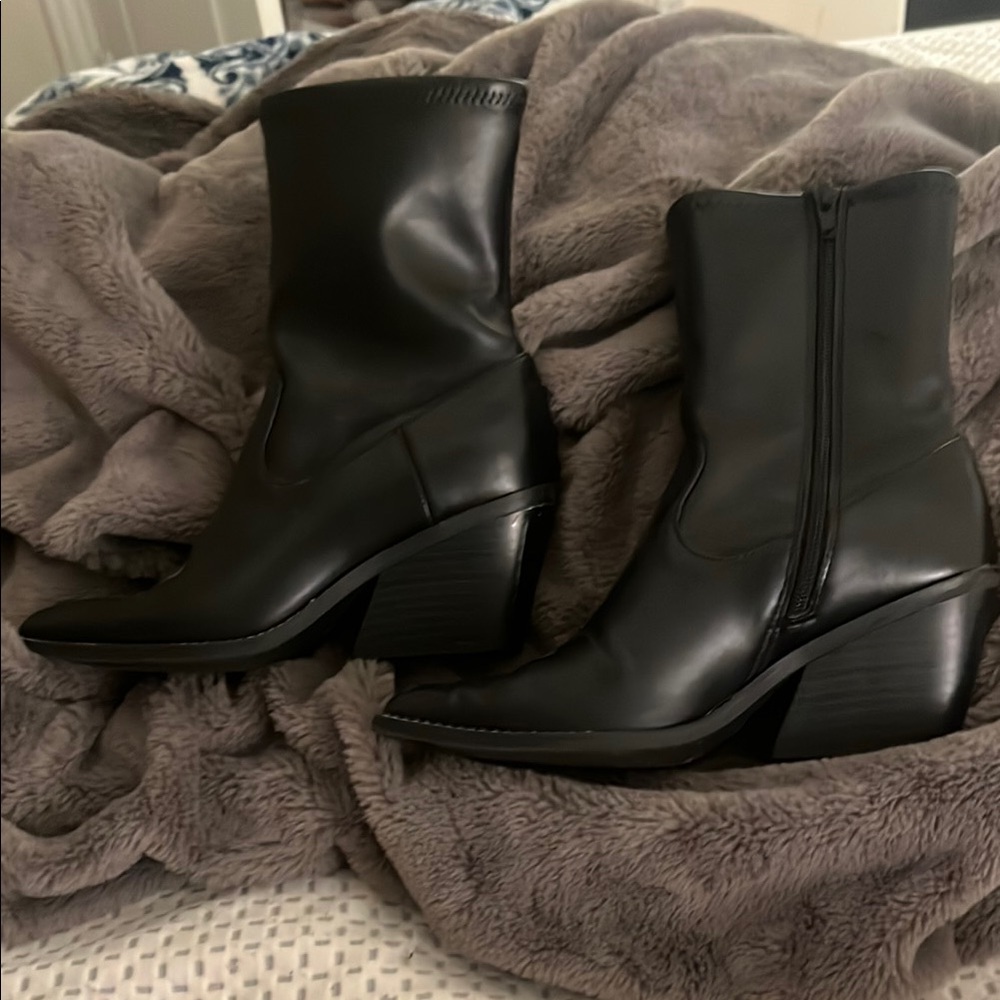 Elegant Black Ankle Boots